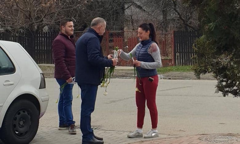 Photo of Mitocanii de la PSD au oferit cozi de frezii femeilor din Ștefănești