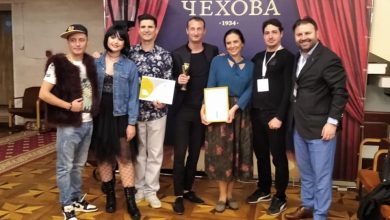 Photo of Directorul Teatrului Davila e sanătos tun și se întoarce cu trei premii de la Chișinău