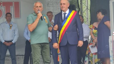 Photo of Boțârcă de la Topoloveni batjocorește istoria României la Ștefănești