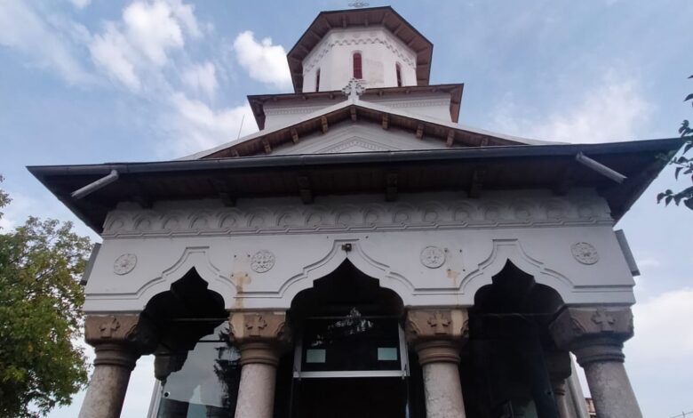 Photo of O biserică din Pitești  a primit de la Guvernul României un clopot