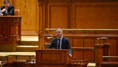 Photo of AFLĂ CINE ESTE SINGURUL DEPUTAT DE ARGEȘ PREZENT PENTRU A DOUA OARĂ LA O ÎNMORMÂNTARE REGALĂ!