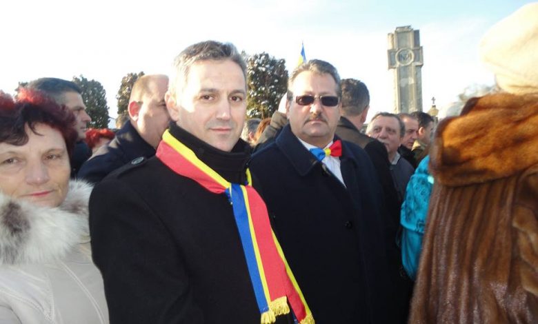 Photo of CELE MAI FRUMOASE ACCESORII TRICOLORE ALE POLITICIENILOR DE ZIUA ROMÂNIEI