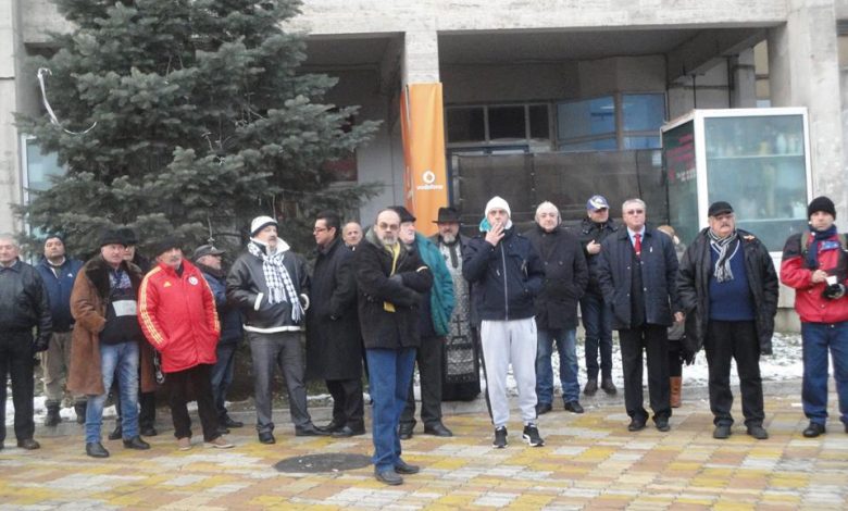 Photo of ÎN TRENING ȘI ADIDAȘI LA DEPUNEREA DE COROANE