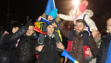 Photo of PITEȘTIUL- ORAȘUL CARE NOAPTEA PROTESTEAZĂ,NU DOARME!