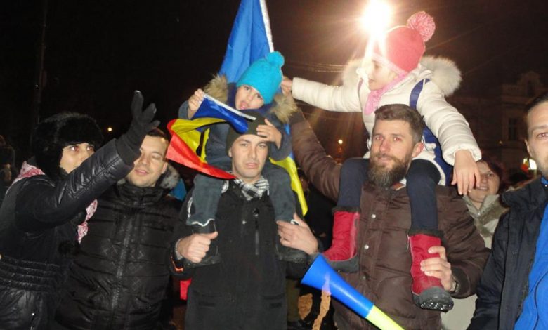 Photo of PITEȘTIUL- ORAȘUL CARE NOAPTEA PROTESTEAZĂ,NU DOARME!