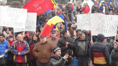 Photo of DISCIPLINĂ,FETE FRUMOASE ȘI MUUUULT ROȘU LA MITINGUL PSD
