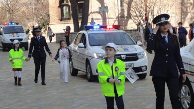 Photo of LA ZIUA POLIȚIEI PRIMARUL S-A COSTUMAT ÎN DERBEDEU