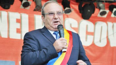 Photo of PRIMARUL DE LA BASCOV NU SE LASĂ!PENTRU DOI FACE RĂZBOI ȘI LA MINISTER