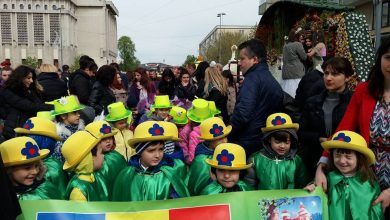 Photo of EXCLUSIV!CINE A SALVAT SIMFONIA?BINE ȘI PROST ÎMBRĂCAȚI LA PARADĂ!