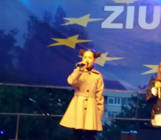 Photo of UITE CE DIRECTOR DIN PRIMĂRIA PITEȘTI ARE CEA MAI TALENTATĂ FETIȚĂ