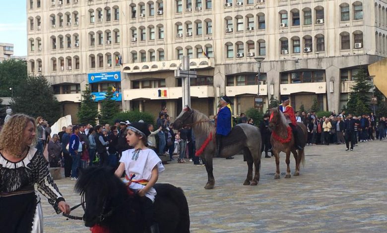 Photo of AFLĂ CUM ÎȘI SPERIE LOCUITORII DE ZILELE PITEȘTIULUI PRIMĂRIA