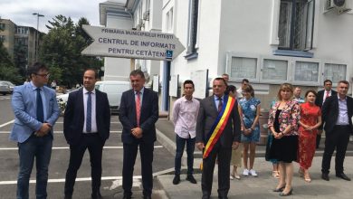 Photo of CHINEZII LA PITEȘTI AU FOST PRIMIȚI ÎN HAINE MADE IN CHINA LA MÂNA A DOUA