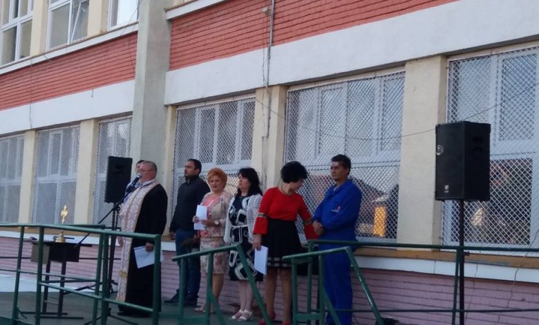Photo of AFLĂ CARE ESTE  SINGURA ȘCOALĂ DIN ARGEȘ CARE NU A POLITIZAT DESCHIDEREA ANULUI