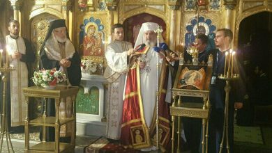 Photo of AZI LA CURTEA DE ARGEȘ PATRIARHUL DANIEL ȘI MII DE PELERINI
