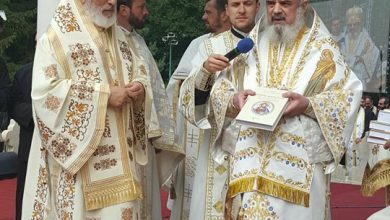 Photo of CE AU FĂCUT VIPURILE ARGEȘENE LA SLUJBA CU PATRIARHUL DANIEL
