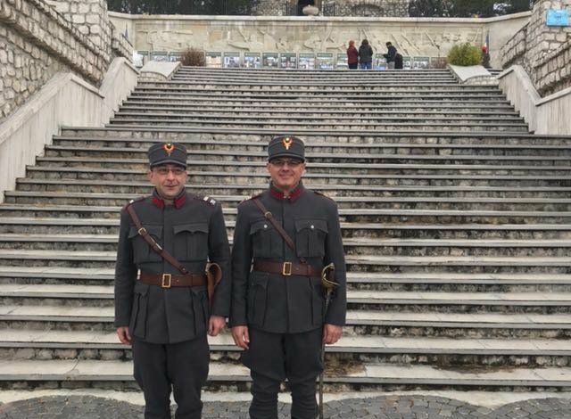Photo of BOMBA!VICEPRIMARUL S-A DUS LA SERVICIU IN HAINE DE RAZBOI