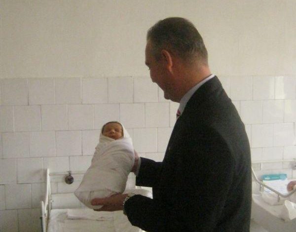 Photo of DE ZIUA ITALIEI,MIRCEA DRĂGHICI A DEVENIT TATĂ PENTRU A PATRA OARĂ