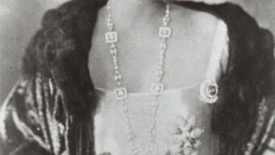 Photo of CEL MAI MARE SAFIR DIN LUME AL FIRMEI CARTIER A APARȚINUT UNEI REGINE A ROMÂNIEI