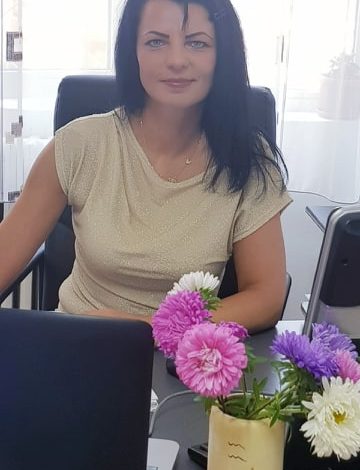 Photo of HAI SĂ O CUNOAȘTEM PE CEA MAI DRĂGUȚĂ SECRETARĂ DIN ARGEȘ