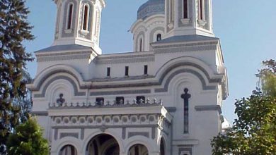 Photo of DE SFANTA PARASCHEVA MERGETI LA BISERICA SFANTA VINERI DIN PITESTI