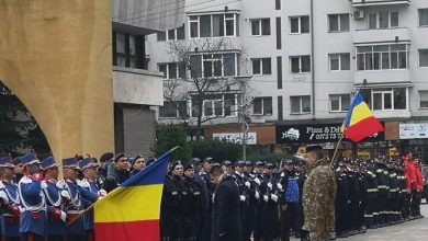 Photo of SĂRBĂTOARE MARE, OAMENI MICI!