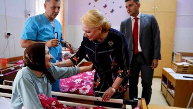 Photo of DĂNCILĂ, FATA DE CARTIER POARTĂ CEAS CARTIER LA PREȚ DE GARSONIERĂ ÎN CARTIER