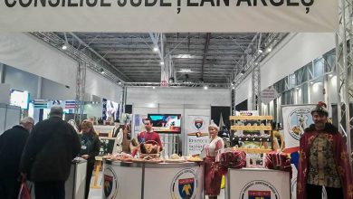 Photo of ÎNTRE MĂSCĂRICI ȘI PATRIOȚI LA TÂRGUL DE TURISM AL ROMÂNIEI
