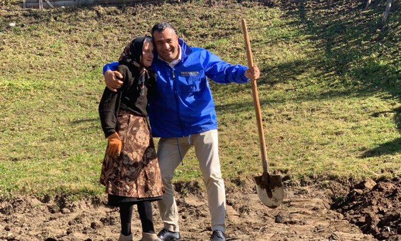 Photo of LIBERAL ÎN CAMPANIE ELECTORALĂ  LA MUNCĂ PRIN GOSPODĂRIILE OAMENILOR